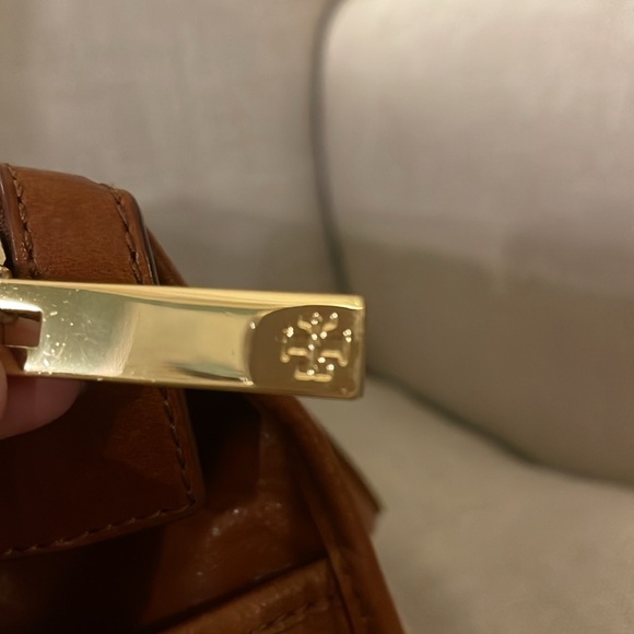 STUNNING 🤩 Tory Burch 2 way cognac leather rock stud bag with removable strap. - Picture 8 of 14